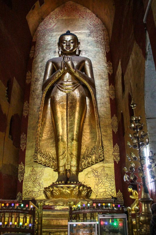 Ananda temple statue 2