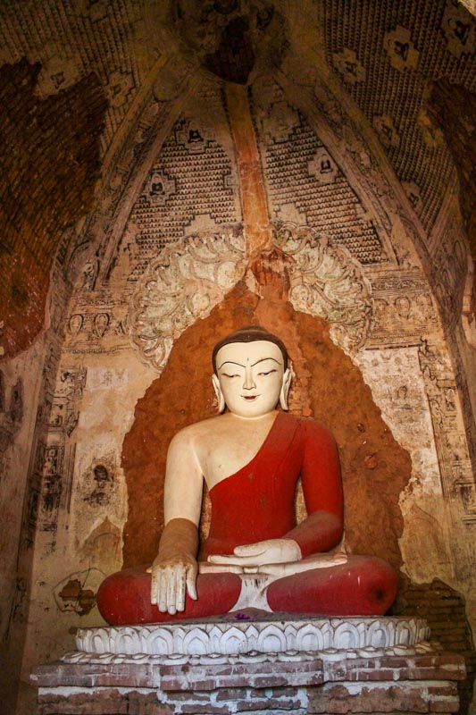 Budha and mural decoration at Kheminga