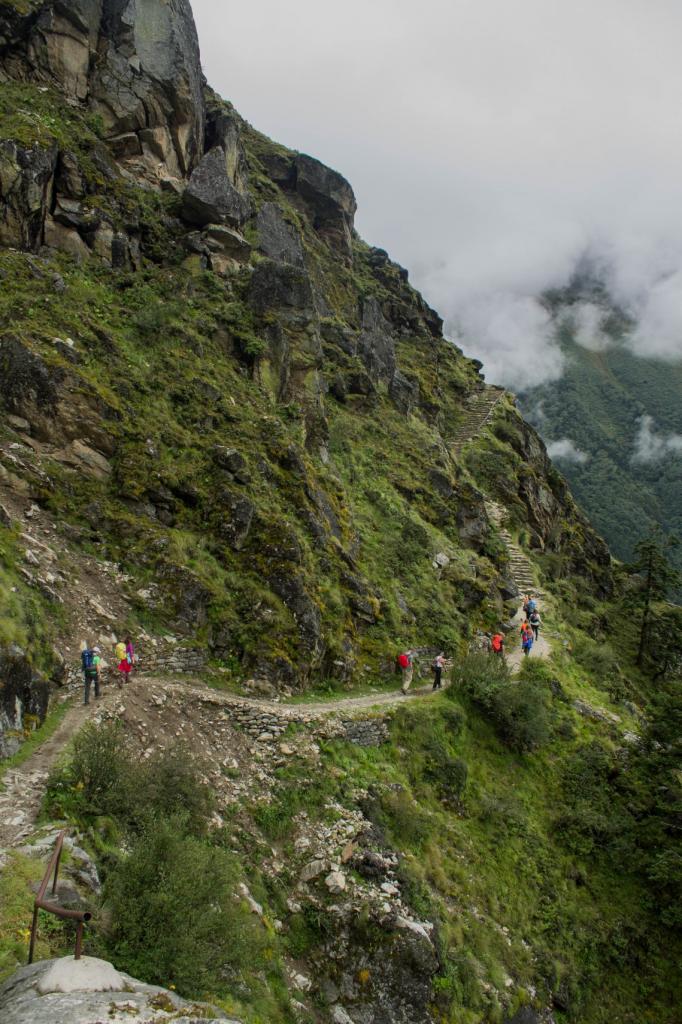 Day 4 Hill path towards Phortse