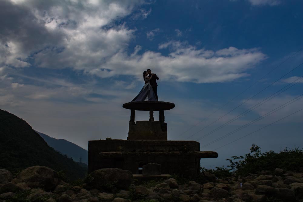 Day 4 - Newly married couple on Hai Van pass