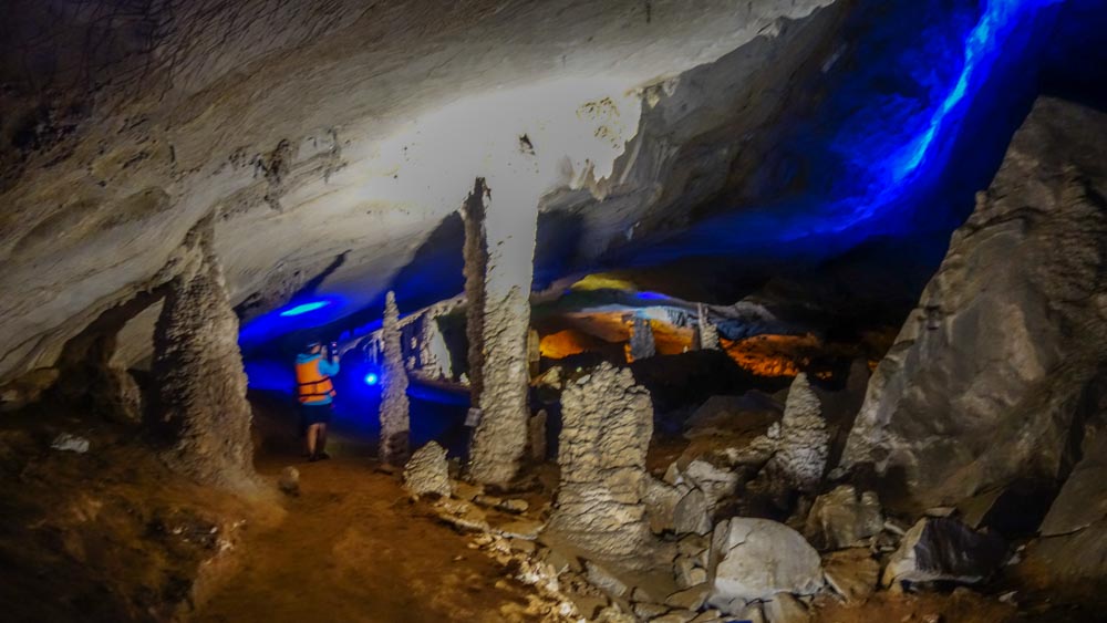 Inside Konglor cave