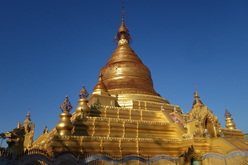 Kuthodaw Pagoda (The stupa)