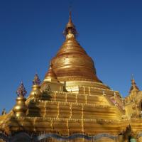 Kuthodaw Pagoda (The stupa)