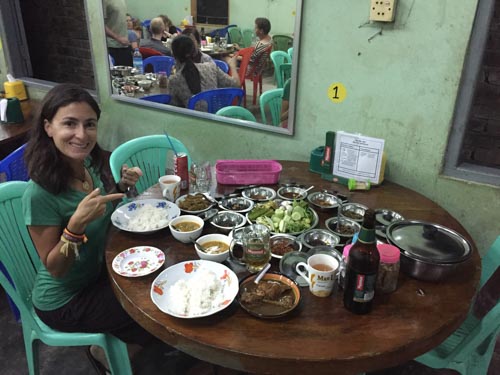 Burmese curry in Hpa an